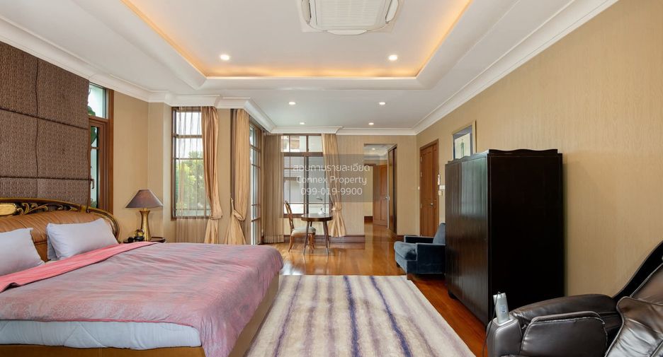 For sale 5 bedrooms house in Watthana, Bangkok
