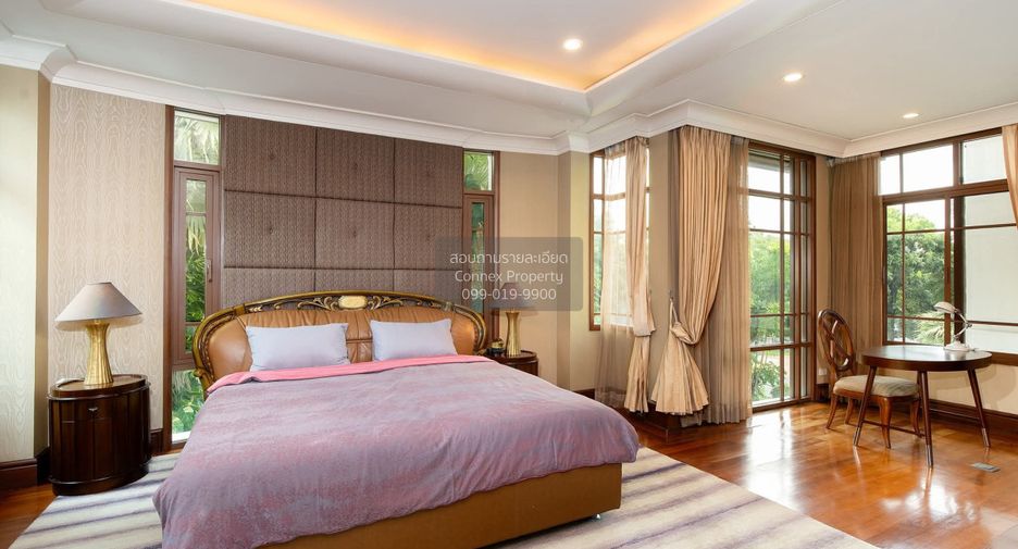 For sale 5 bedrooms house in Watthana, Bangkok