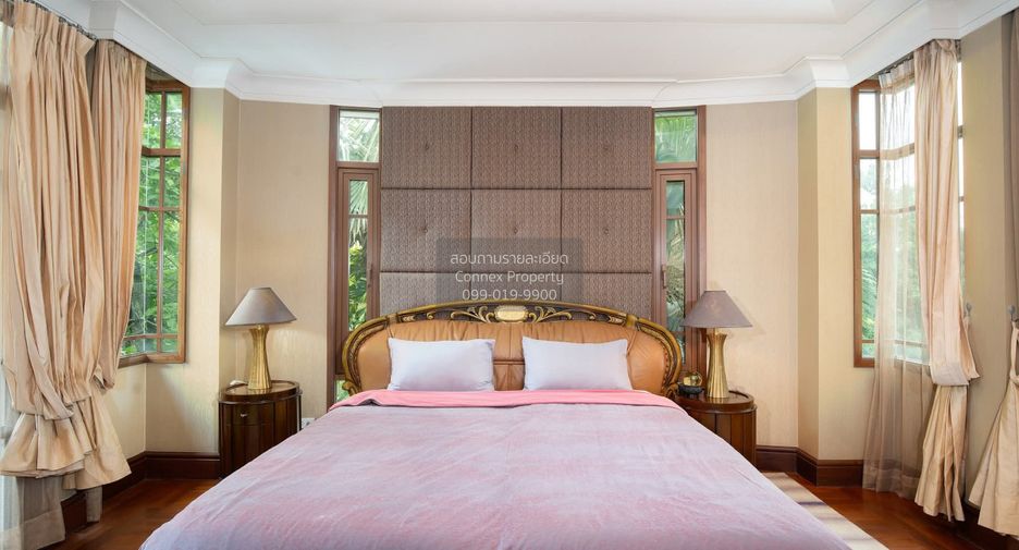 For sale 5 bedrooms house in Watthana, Bangkok