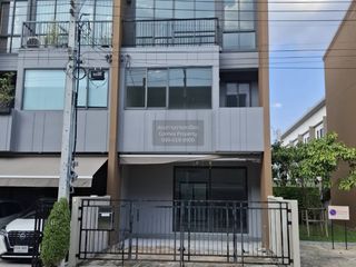 For sale 3 bedrooms townhouse in Prawet, Bangkok