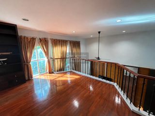 For sale 4 bedrooms townhouse in Watthana, Bangkok
