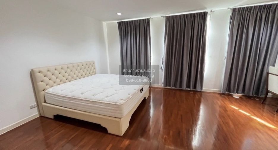 For sale 4 bedrooms townhouse in Watthana, Bangkok