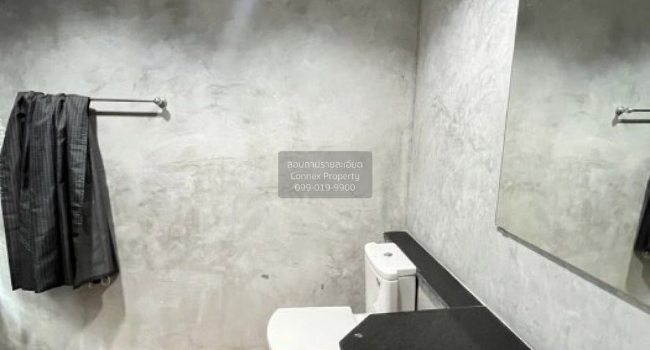 For sale 4 bedrooms townhouse in Watthana, Bangkok