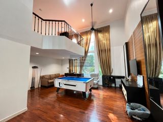 For sale 4 bedrooms townhouse in Watthana, Bangkok