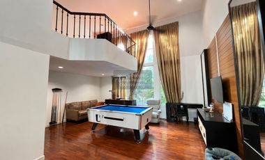 For sale 4 bedrooms townhouse in Watthana, Bangkok