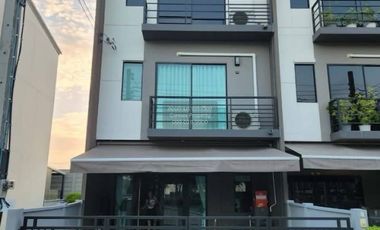 For sale 3 bedrooms townhouse in Bang Khen, Bangkok