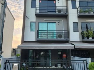 For sale 3 bedrooms townhouse in Bang Khen, Bangkok