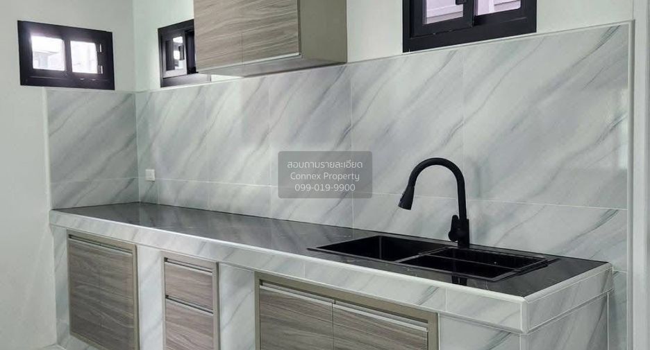 For sale 3 bedrooms townhouse in Bang Khen, Bangkok