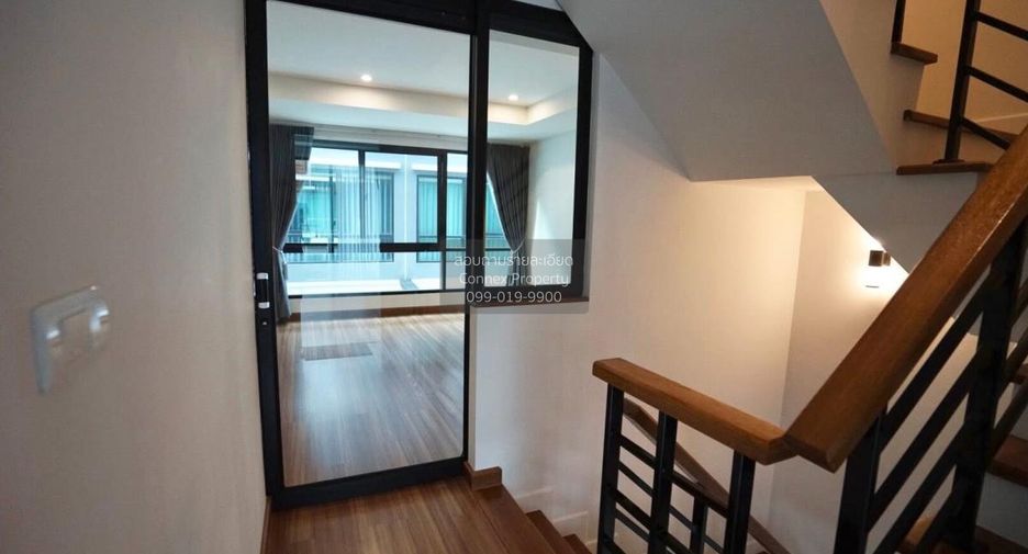 For rent 4 bedrooms townhouse in Bang Kapi, Bangkok
