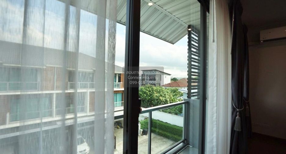 For rent 4 bedrooms townhouse in Bang Kapi, Bangkok