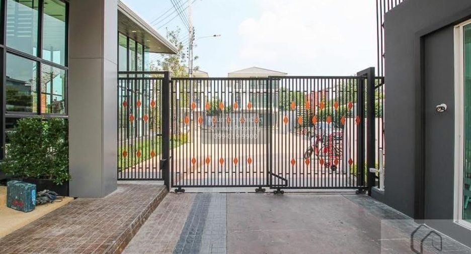 For rent 4 bedrooms townhouse in Bang Kapi, Bangkok