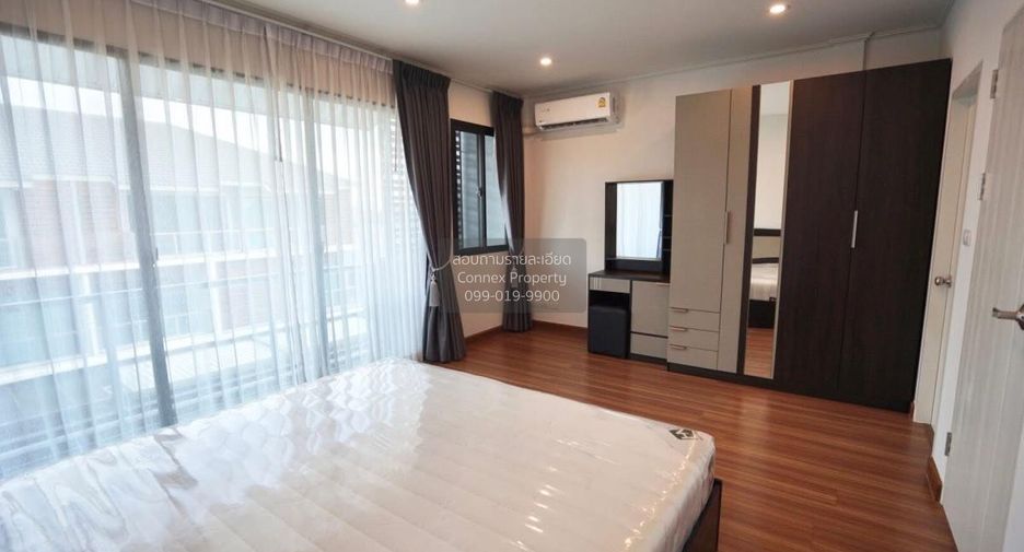 For rent 4 bedrooms townhouse in Bang Kapi, Bangkok
