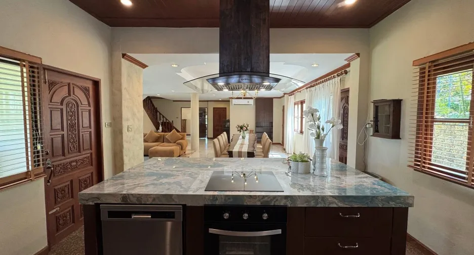 For sale 5 ベッドルーム villa in Mueang Phuket, Phuket