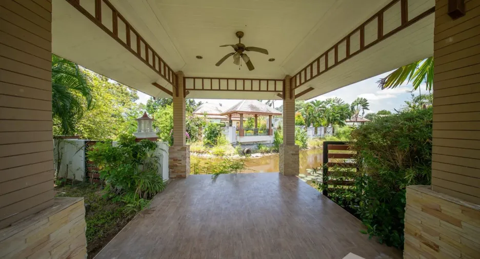For sale 4 bedrooms villa in Huay Yai, Pattaya