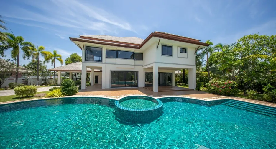 For sale 4 bedrooms villa in Huay Yai, Pattaya
