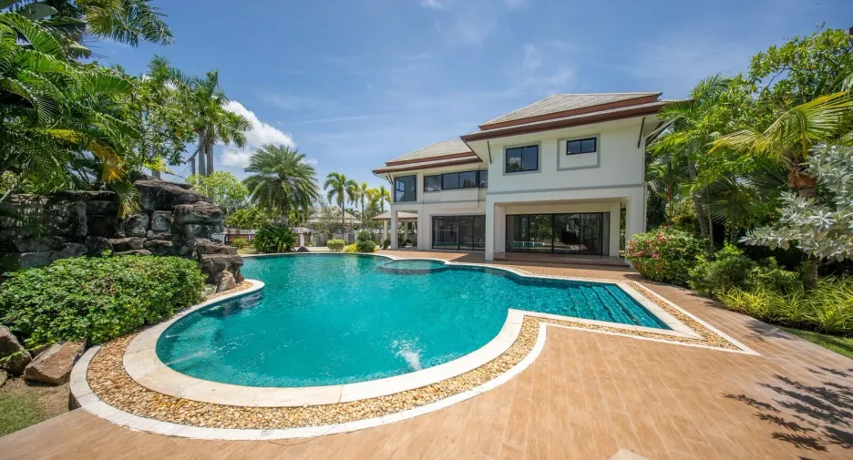For sale 4 bedrooms villa in Huay Yai, Pattaya