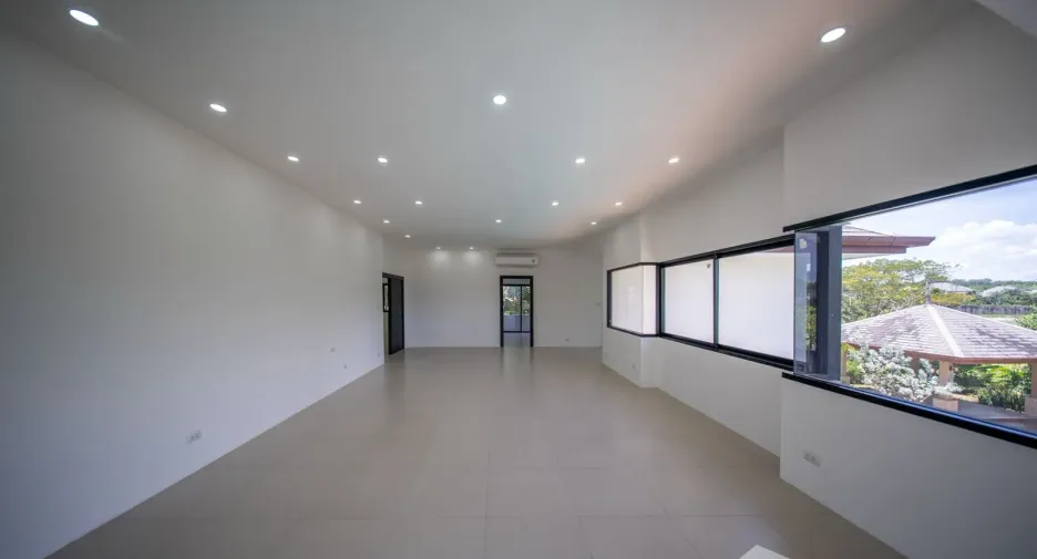 For sale 4 bedrooms villa in Huay Yai, Pattaya