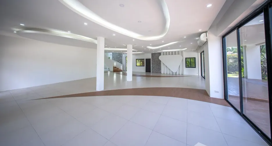 For sale 4 bedrooms villa in Huay Yai, Pattaya