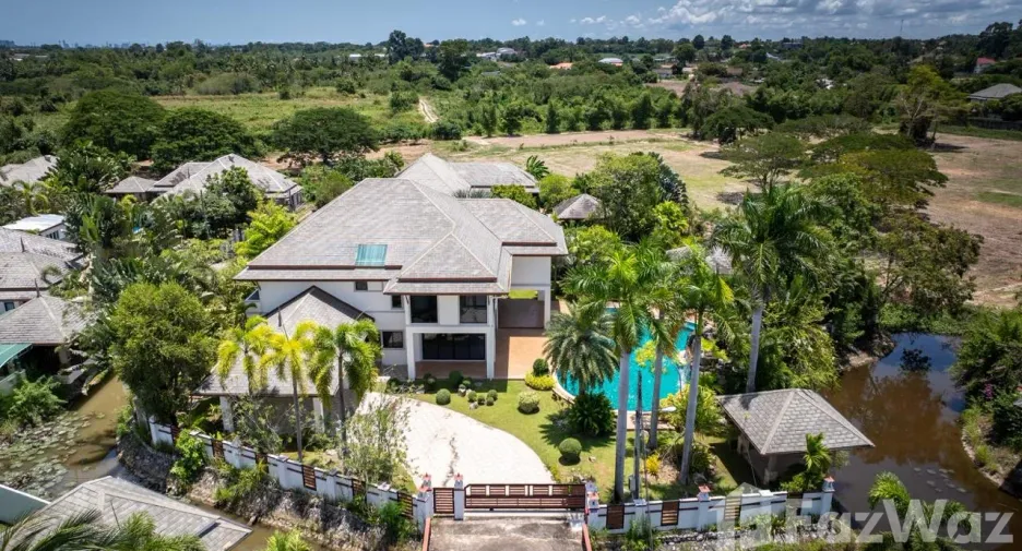 For sale 4 bedrooms villa in Huay Yai, Pattaya
