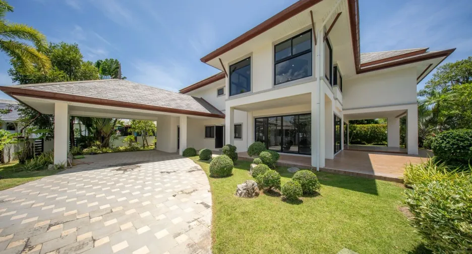 For sale 4 bedrooms villa in Huay Yai, Pattaya