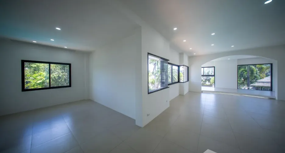 For sale 4 bedrooms villa in Huay Yai, Pattaya