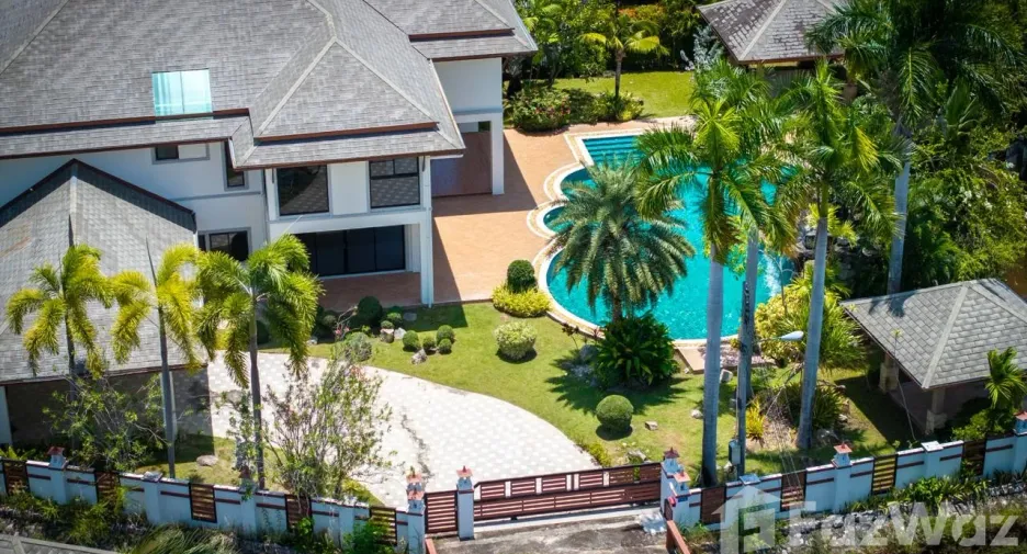 For sale 4 bedrooms villa in Huay Yai, Pattaya