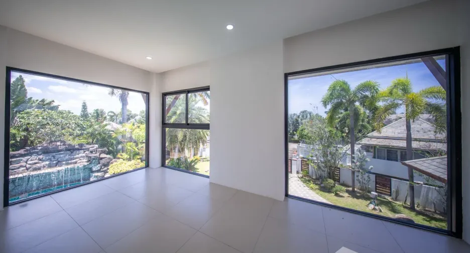 For sale 4 bedrooms villa in Huay Yai, Pattaya