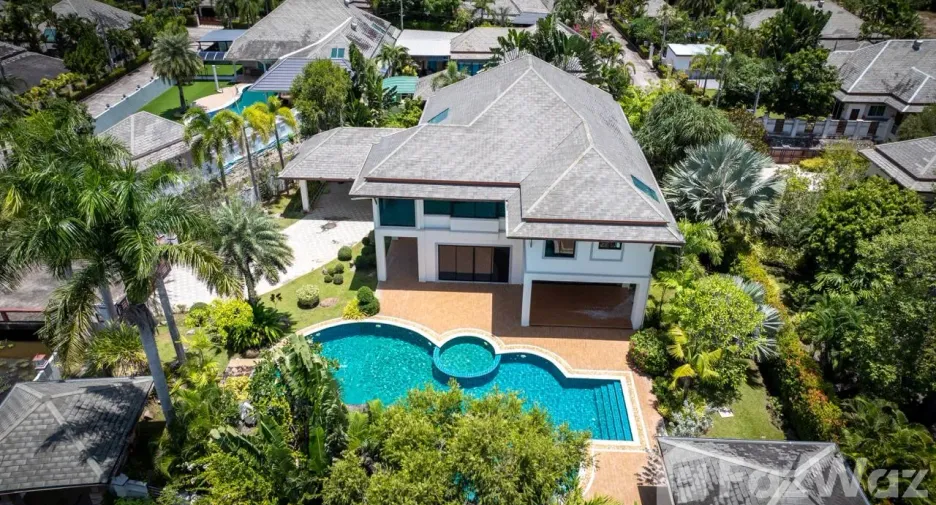 For sale 4 bedrooms villa in Huay Yai, Pattaya
