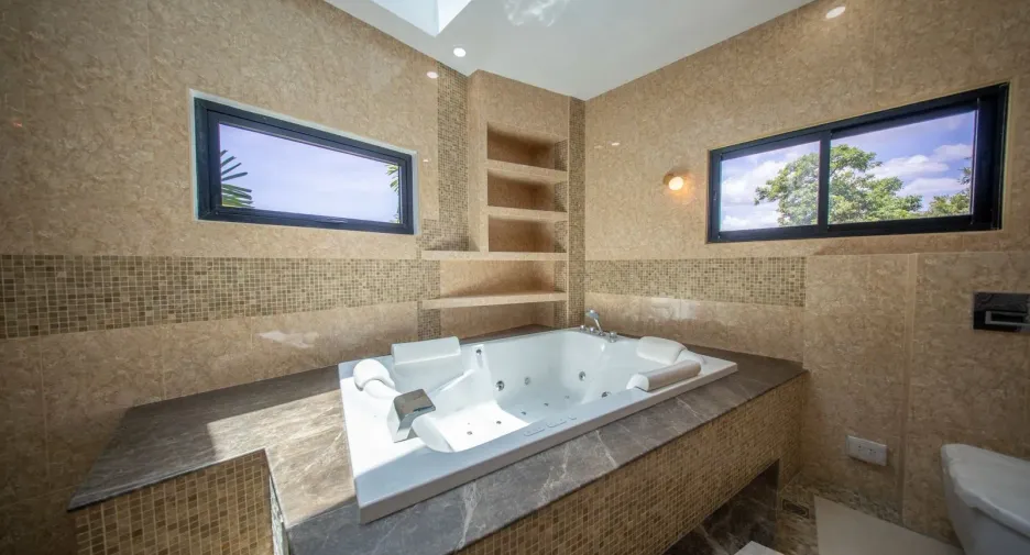 For sale 4 bedrooms villa in Huay Yai, Pattaya