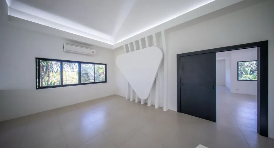 For sale 4 bedrooms villa in Huay Yai, Pattaya