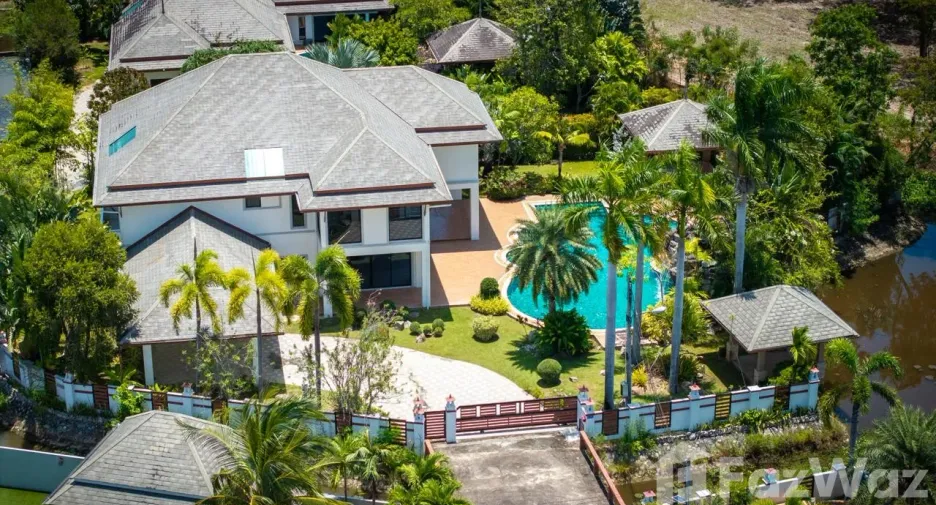 For sale 4 bedrooms villa in Huay Yai, Pattaya