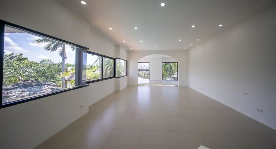 For sale 4 bedrooms villa in Huay Yai, Pattaya