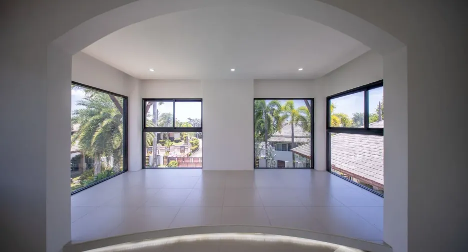 For sale 4 bedrooms villa in Huay Yai, Pattaya