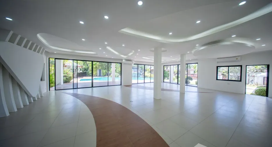 For sale 4 bedrooms villa in Huay Yai, Pattaya