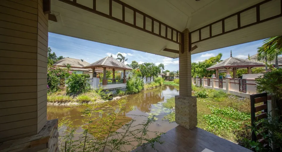 For sale 4 bedrooms villa in Huay Yai, Pattaya