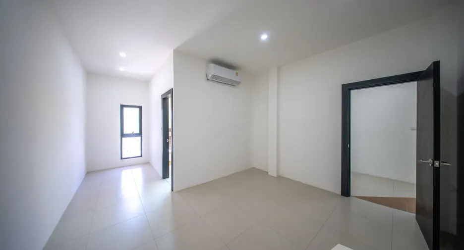 For sale 4 bedrooms villa in Huay Yai, Pattaya
