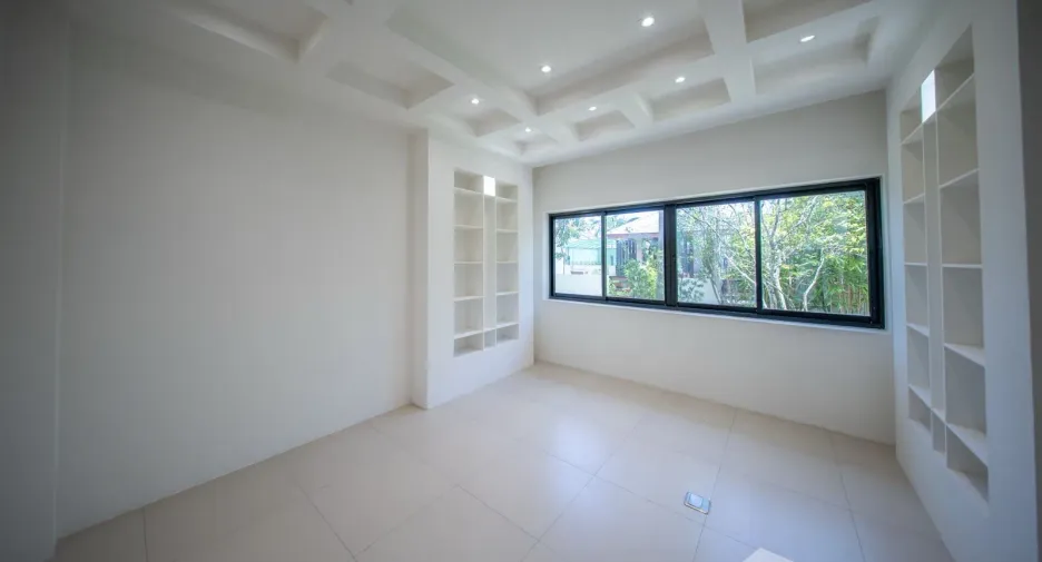 For sale 4 bedrooms villa in Huay Yai, Pattaya