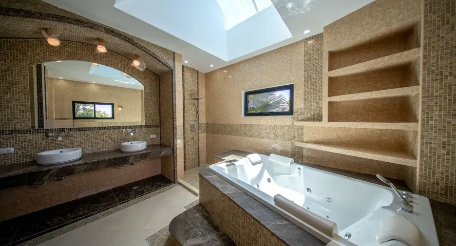 For sale 4 bedrooms villa in Huay Yai, Pattaya