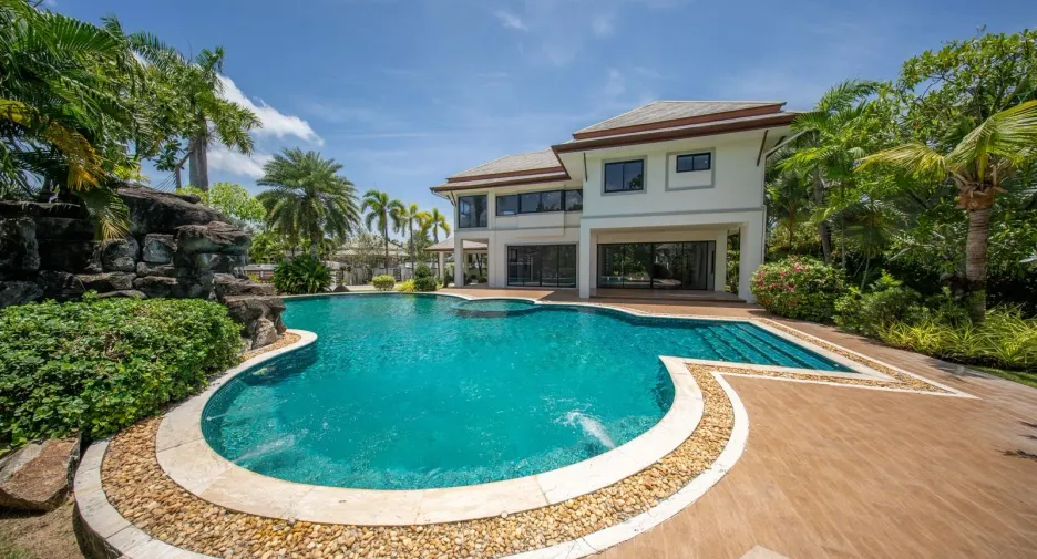 For sale 4 bedrooms villa in Huay Yai, Pattaya