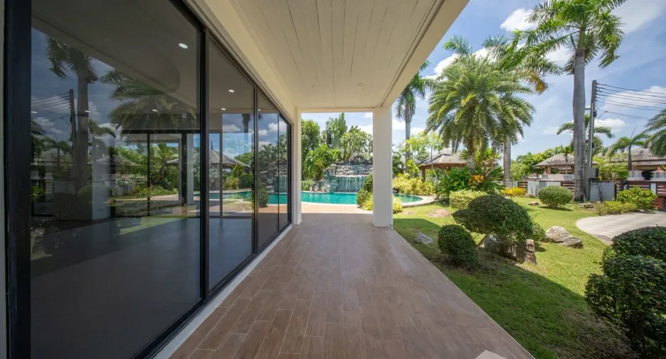 For sale 4 bedrooms villa in Huay Yai, Pattaya