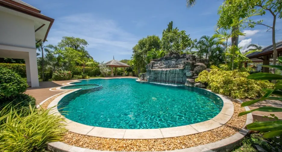 For sale 4 bedrooms villa in Huay Yai, Pattaya