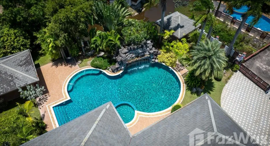 For sale 4 bedrooms villa in Huay Yai, Pattaya