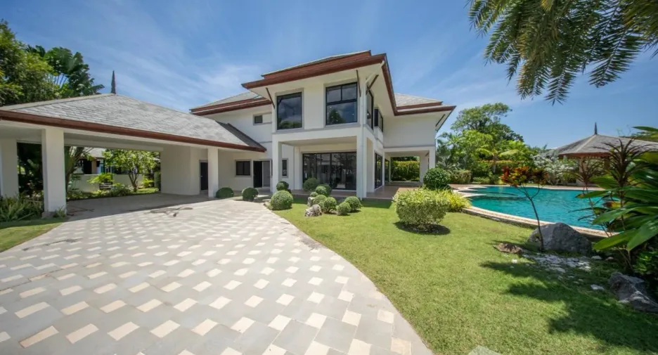For sale 4 bedrooms villa in Huay Yai, Pattaya