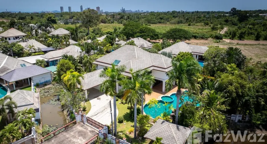 For sale 4 bedrooms villa in Huay Yai, Pattaya