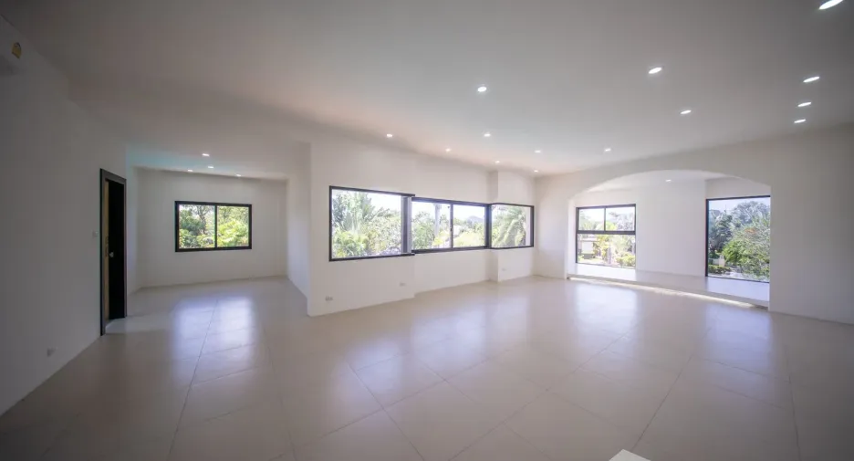 For sale 4 bedrooms villa in Huay Yai, Pattaya