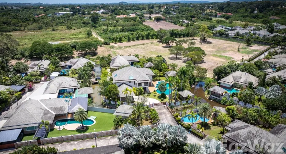 For sale 4 bedrooms villa in Huay Yai, Pattaya