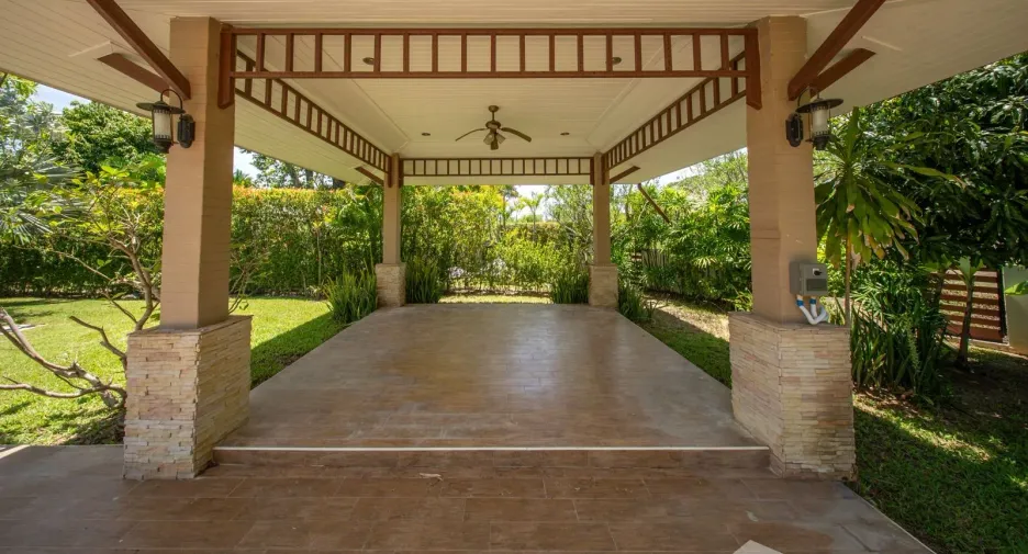For sale 4 bedrooms villa in Huay Yai, Pattaya