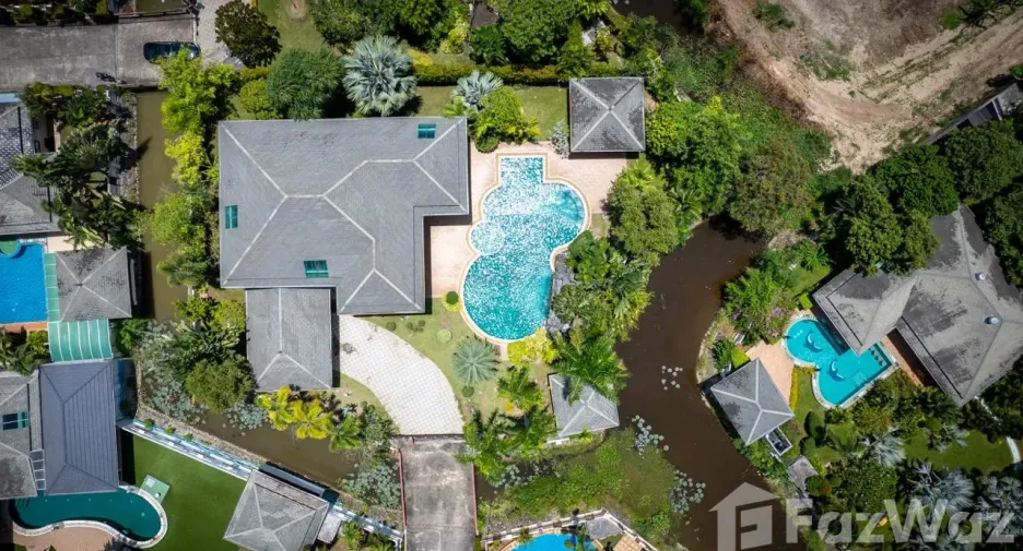 For sale 4 bedrooms villa in Huay Yai, Pattaya