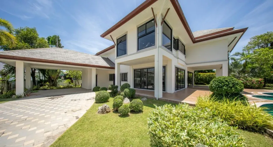 For sale 4 bedrooms villa in Huay Yai, Pattaya