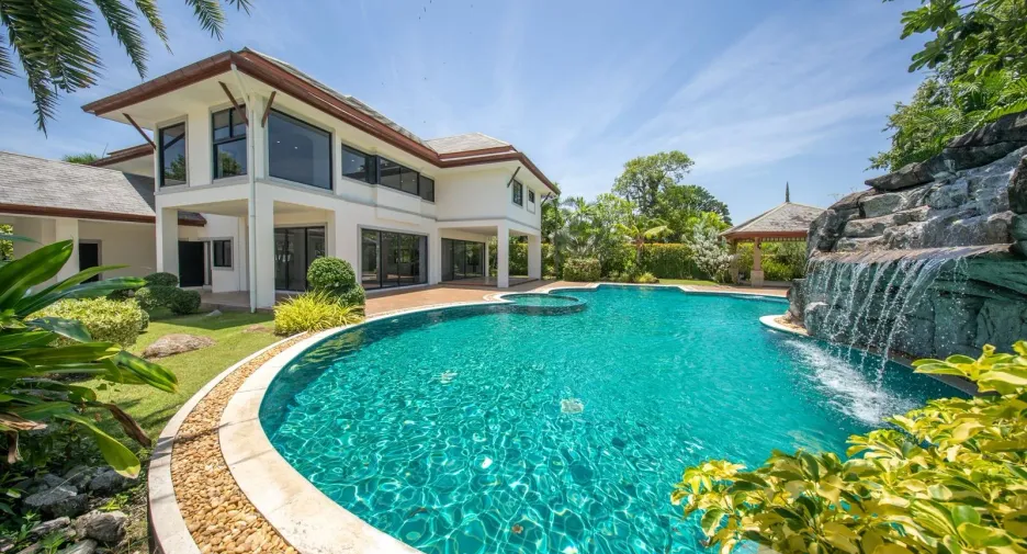 For sale 4 bedrooms villa in Huay Yai, Pattaya